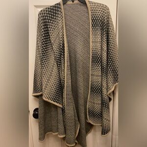 Women’s Shaw Sweater Ellie and Kate Like New, Worn Once One Size Fits All
